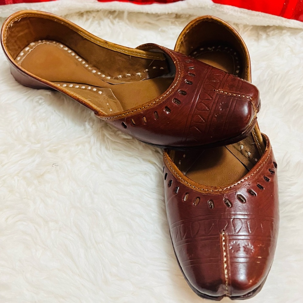 Jutti is Indian traditional footwear with a history dating back to 200BC.